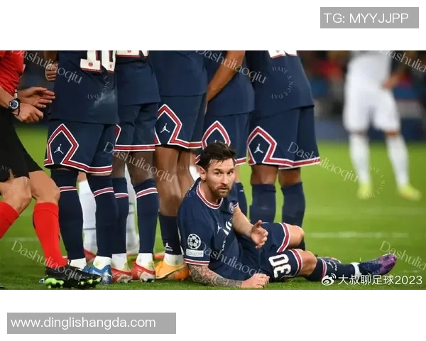 被指责与争议不断的足球明星背后的故事与心路历程